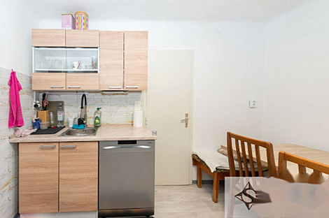 Врховци дом: 13