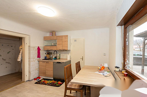 Врховци дом: 15