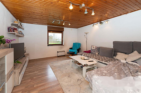 Врховци дом: 17