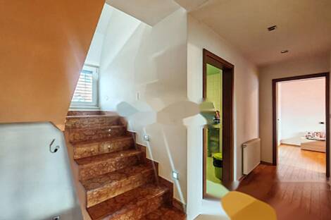 Бижовик Дом: 20