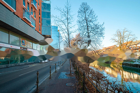 Коммерческая площадь Поляне: 16