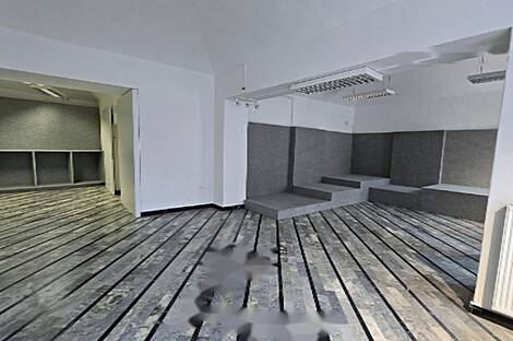 Центр коммерческой недвижимости: 2