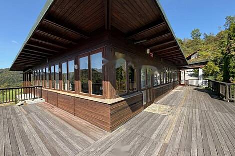 Дом Брежье с коммерческими площадями: 5