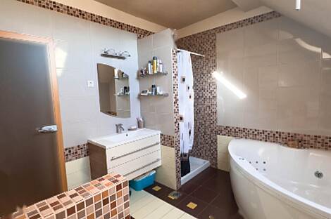 Блед, дом.: 10