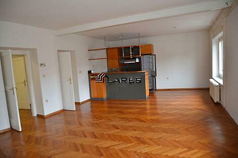 Трехкомнатная квартира в центре: 2