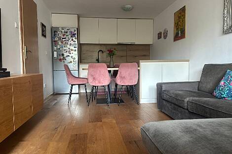 Апартаменты с тремя жилыми комнатами называются Шишка.: 17