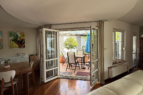 Здание с атриумом на Юрчкова улице.: 2