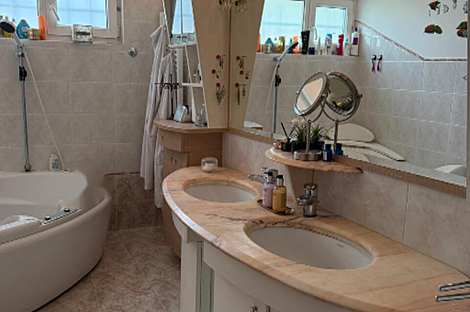 Здание с атриумом на Юрчкова улице.: 6