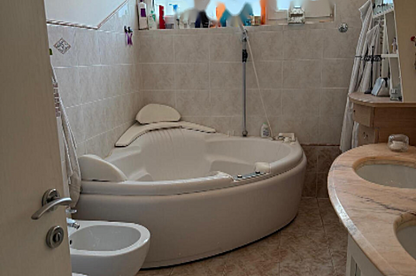 Здание с атриумом на Юрчкова улице.: 7