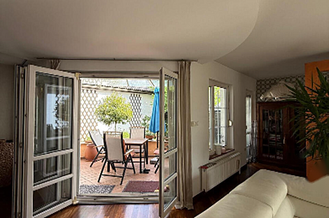 Здание с атриумом на Юрчкова улице.: 10