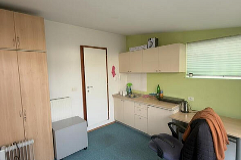 Здание с атриумом на Юрчкова улице.: 15