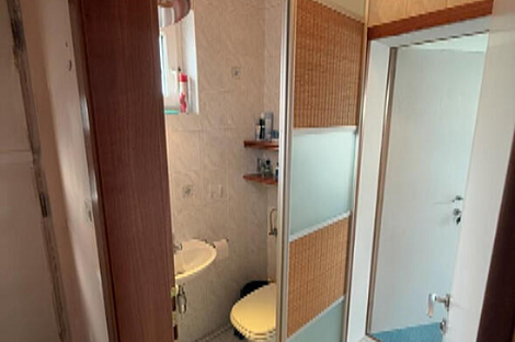 Здание с атриумом на Юрчкова улице.: 18