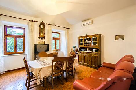 Дом и хозяйство Брестовица около Комну: 10