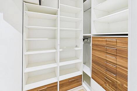 Пятикомнатная или более квартира в центре Любляны: 12