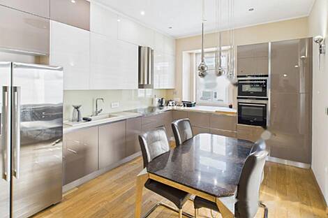 Пятикомнатная или более квартира в центре Любляны: 17