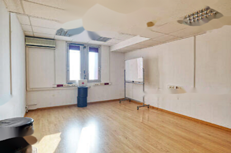 Кабинет, находящийся на Мосте: 5