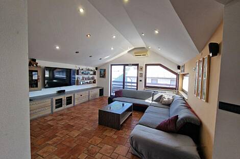 В Новом Виче дом с террасой: 9