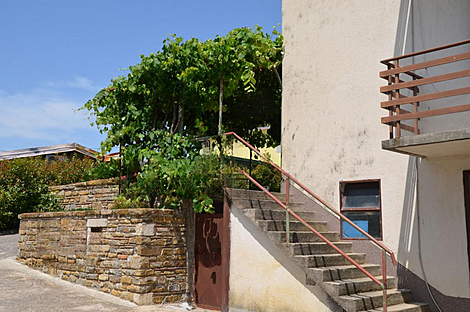 Жилище, Убеги: 8