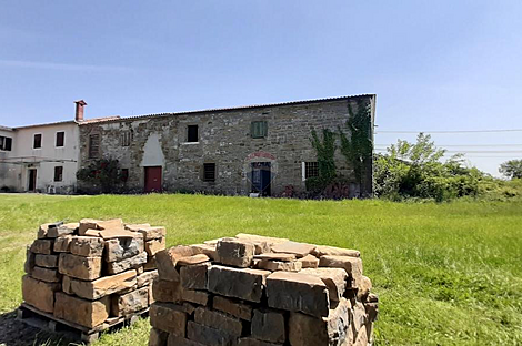 Дом с подсобными сооружениями: 5