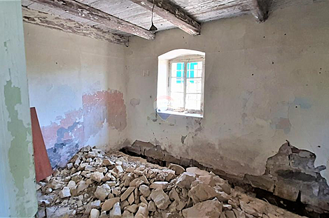 Дом с подсобными сооружениями: 11