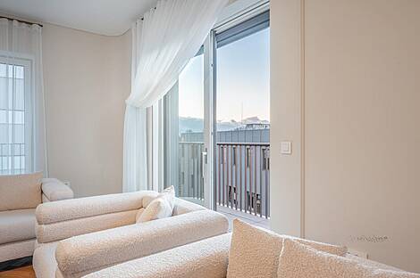 2-комнатная квартира в центре города стала жильем для важного человека в Схелленбурге. Управление арендой осуществляется компанией Ниси, которая контролирует использование модели. Предоставляем только заголовок в формате различных входных и выходных данны: 11