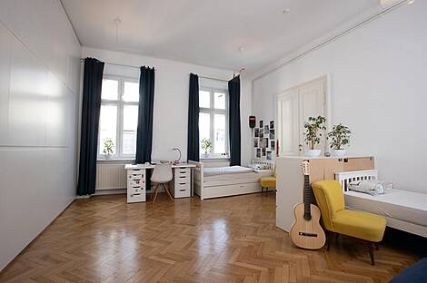 Квартира с четырьмя комнатами расположена в центре на улице Сломшкова.: 8