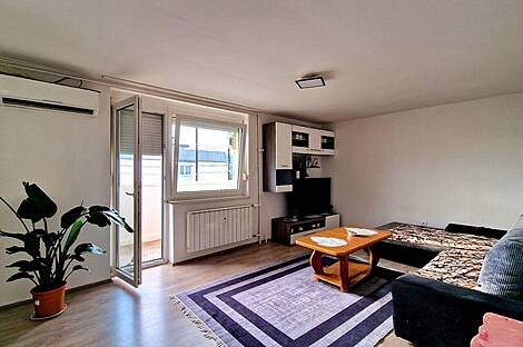 Квартира с тремя комнатами в Мосте: 1