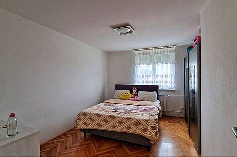 Квартира с тремя комнатами в Мосте: 4