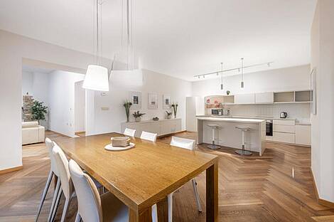 Квартира с тремя комнатами в центре города: 1