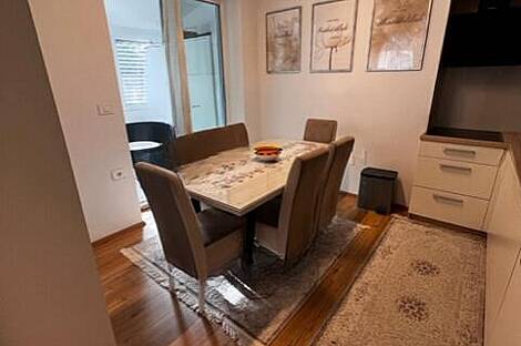 Жилье на Доленской улице: 12