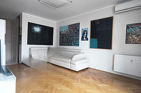 Квартира с тремя комнатами на площади Братушевой: 1