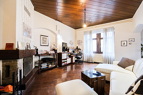 Квартира с четырьмя комнатами в центральной части города: 1