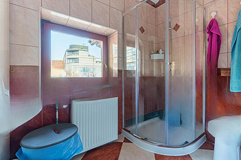 Квартира с четырьмя комнатами в центре.: 14