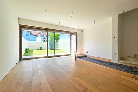 Здание с террасой Долги Мост: 2