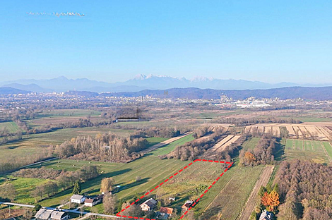 Жилище в Руднике расположено на плоском участке.: 4