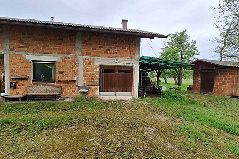 Жилище в Руднике расположено на плоском участке.: 12