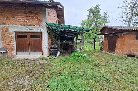 Жилище в Руднике расположено на плоском участке.: 14