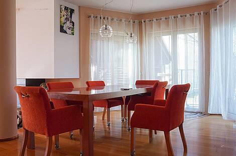 Дом, Грушевый сад: 9