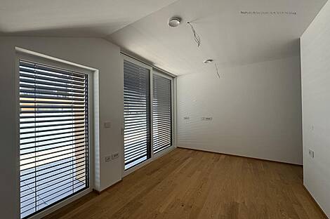 Трёхкомнатная квартира в районе Жиданов Квартал: 7