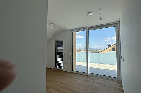 Трёхкомнатная квартира в районе Жиданов Квартал: 8