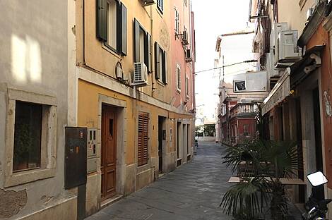 Двухкомнатная квартира возле моря: 5