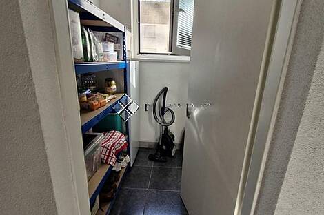 Квартира с тремя комнатами на улице Доленская.: 10