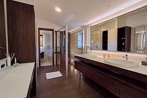 Здание, Малия: 13