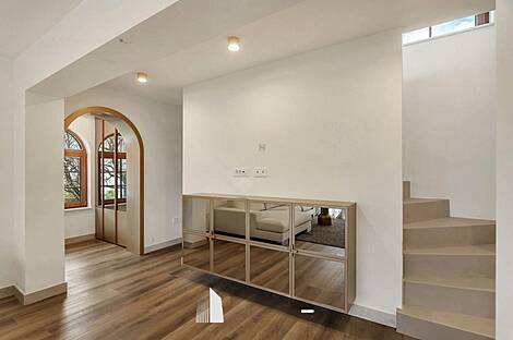 В начале Бледа находится дом: 10