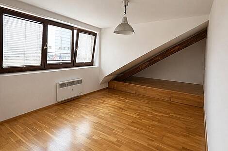 Квартира с пятью комнатами расположена на Тржашка шоссе.: 3