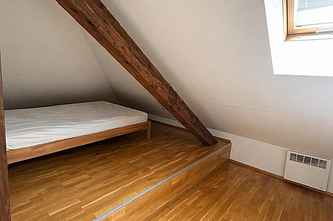 Квартира с пятью комнатами расположена на Тржашка шоссе.: 5