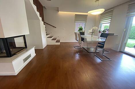 Жилище находится в районе Чернуче, Бежиград, в Любляне.: 2