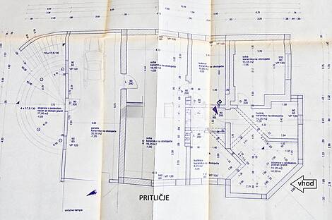 Дом, Раковник: 18