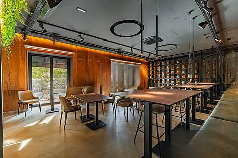 Помещение под коммерцию в центральной части города: 2