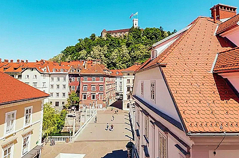 Квартира с тремя комнатами в центре города: 1